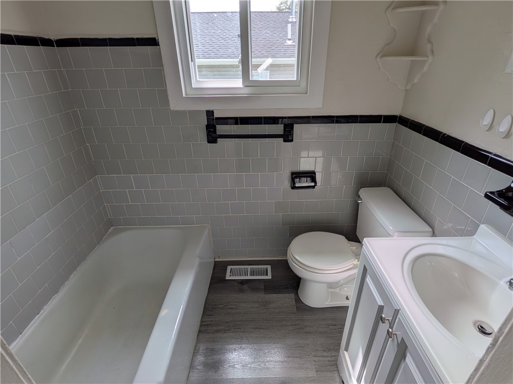 13 Buck Road, Unit A Middletown, RI 02842 - Photo 10 of 13 Gallery Image 10