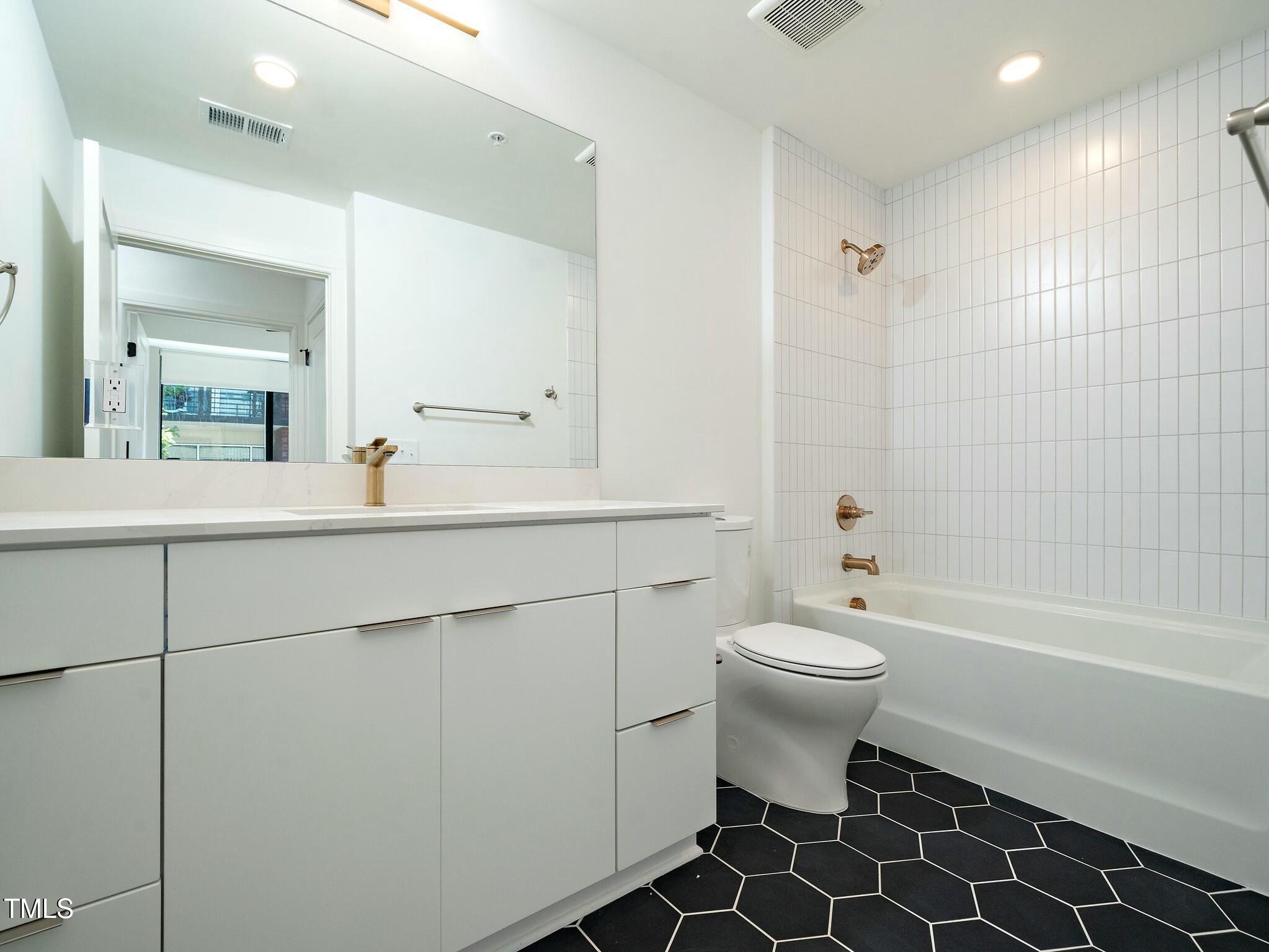 615 West Peace Street, Unit 304 Raleigh, NC 27605 - Photo 17 of 36