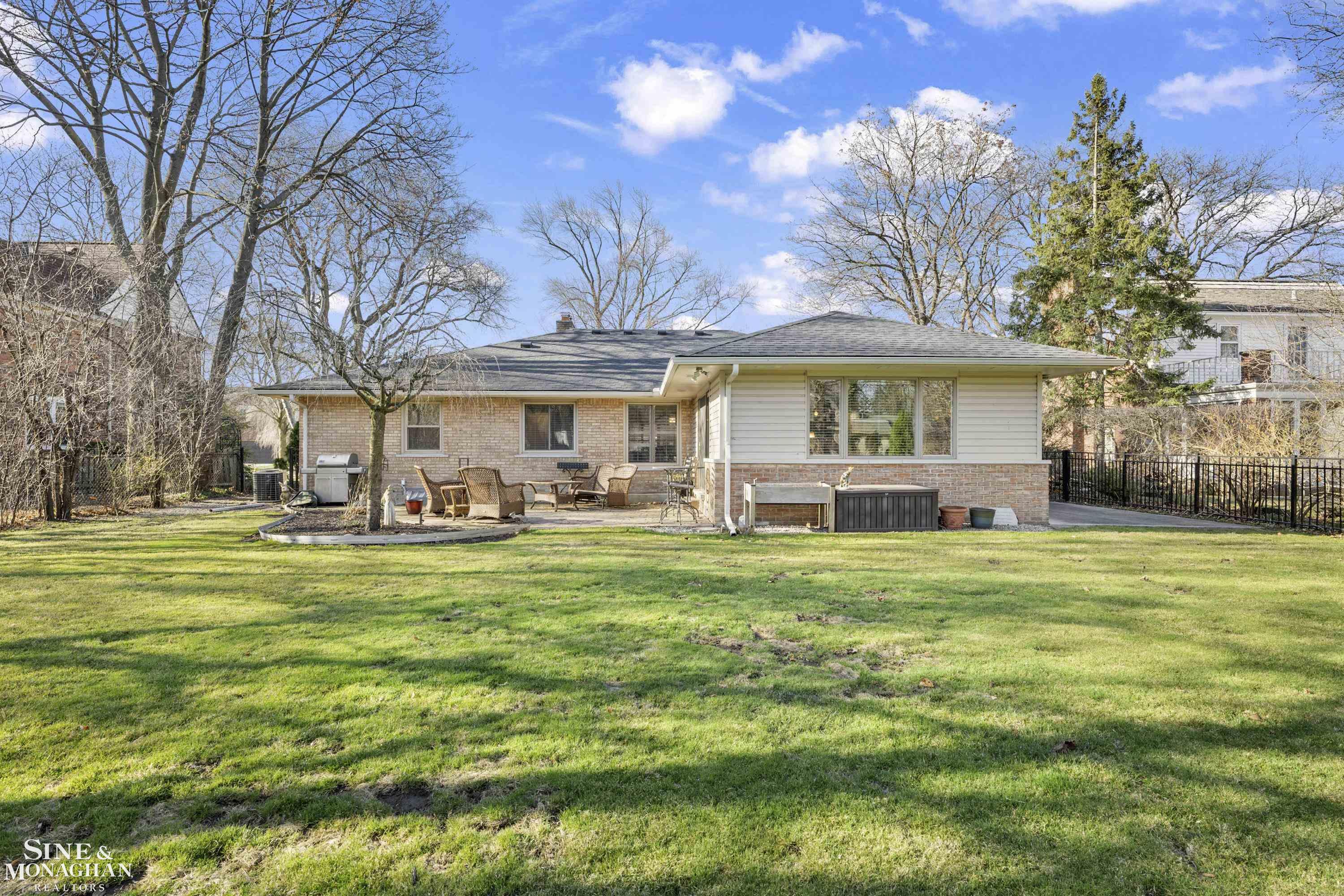520 Roslyn Road Grosse Pointe, MI 48236 - Photo 49 of 55 50171369-9d6700db-2a82-458c-94c4-d030901edad0.JPG