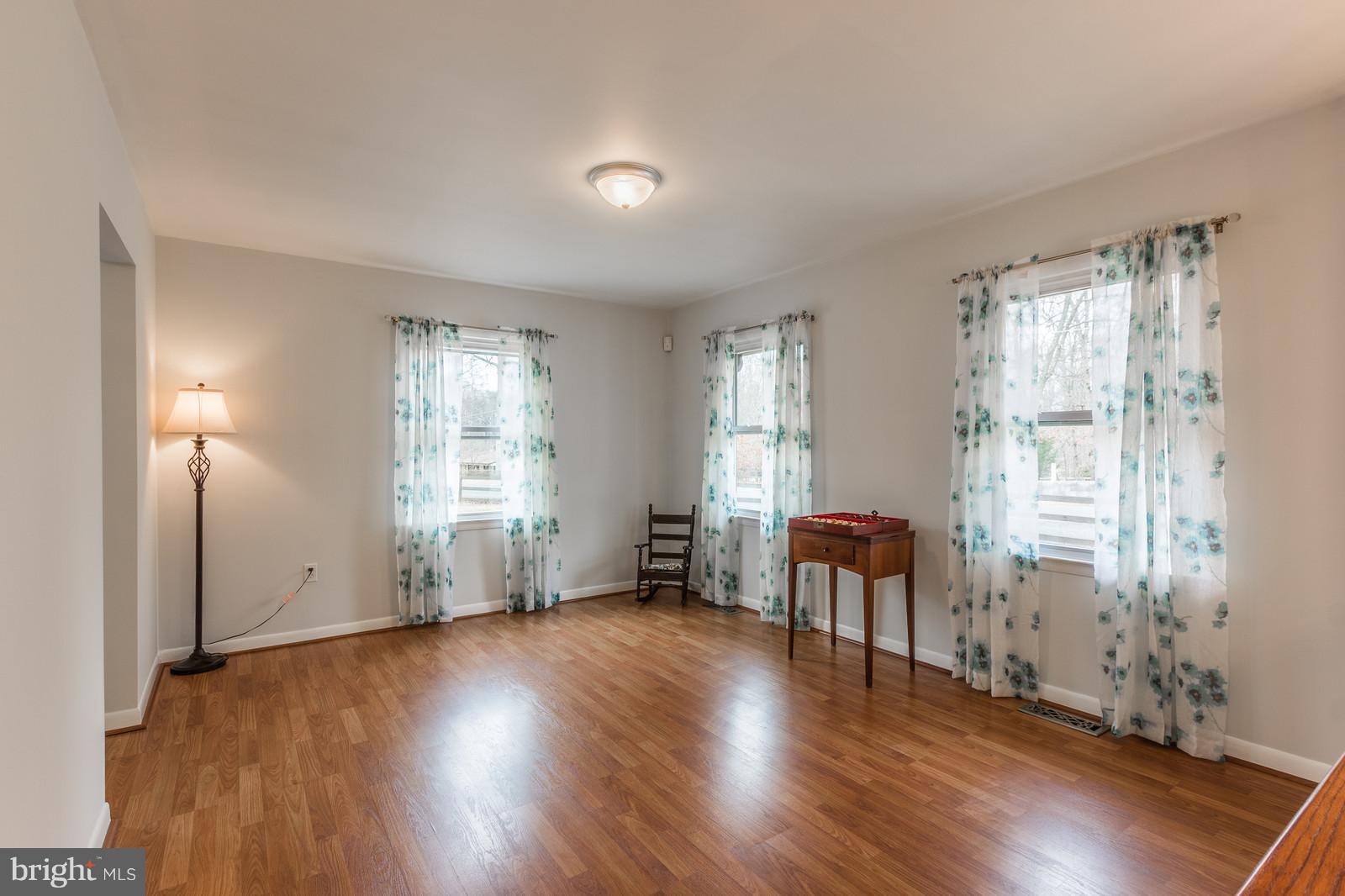 491 Cropp Road Fredericksburg, VA 22406 - Photo 3 of 30 Spacious living room