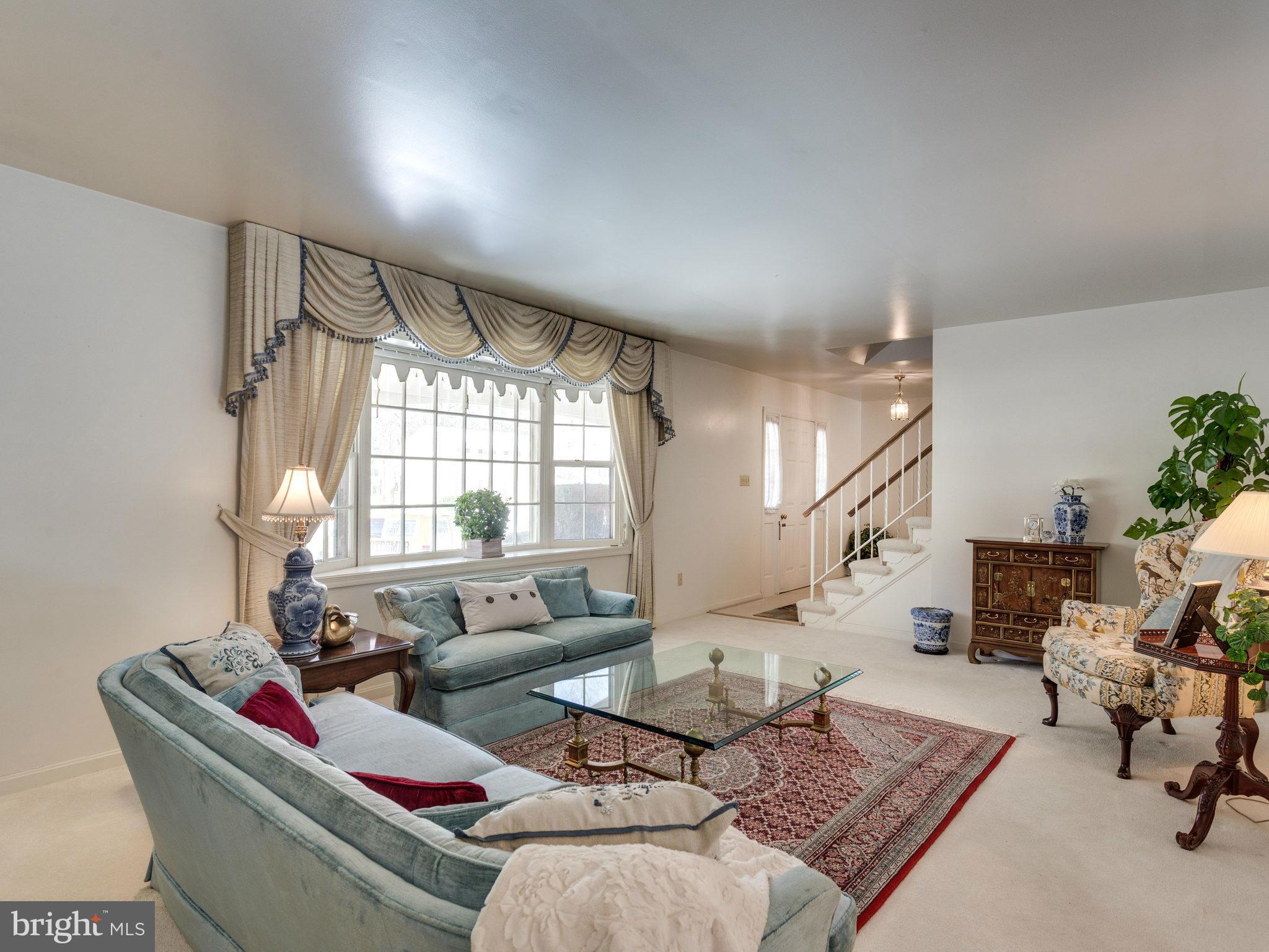 7905 Viola Street Springfield, VA 22152 - Photo 3 of 30 Living Room