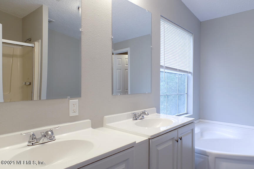 509 Kay Road Middleburg, FL 32068 - Photo 21 of 36 Master Bath