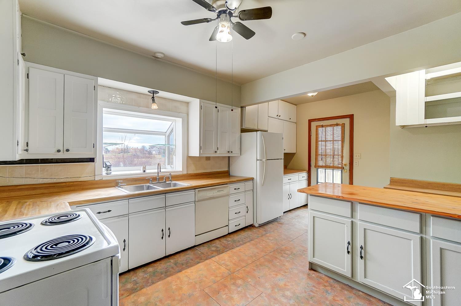 4387 South Custer Road Monroe, MI 48161 - Photo 24 of 62