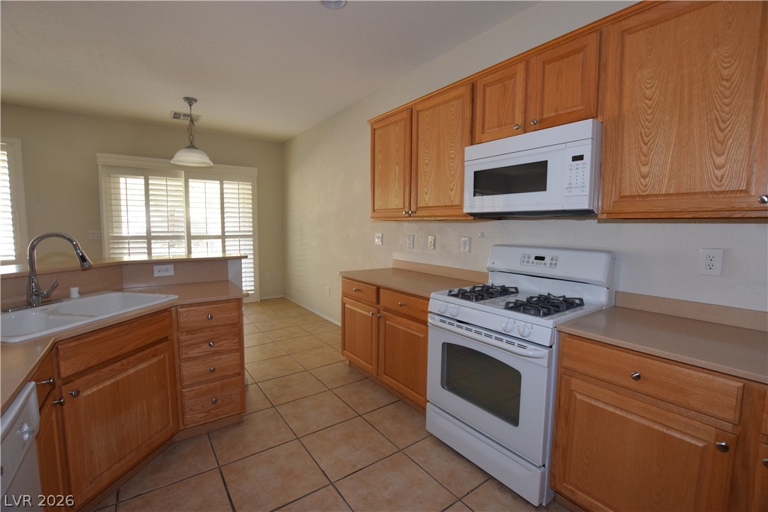 2452 Cosmic Ray Place Henderson, NV 89044 - Photo 17 of 51 tons of cabinets