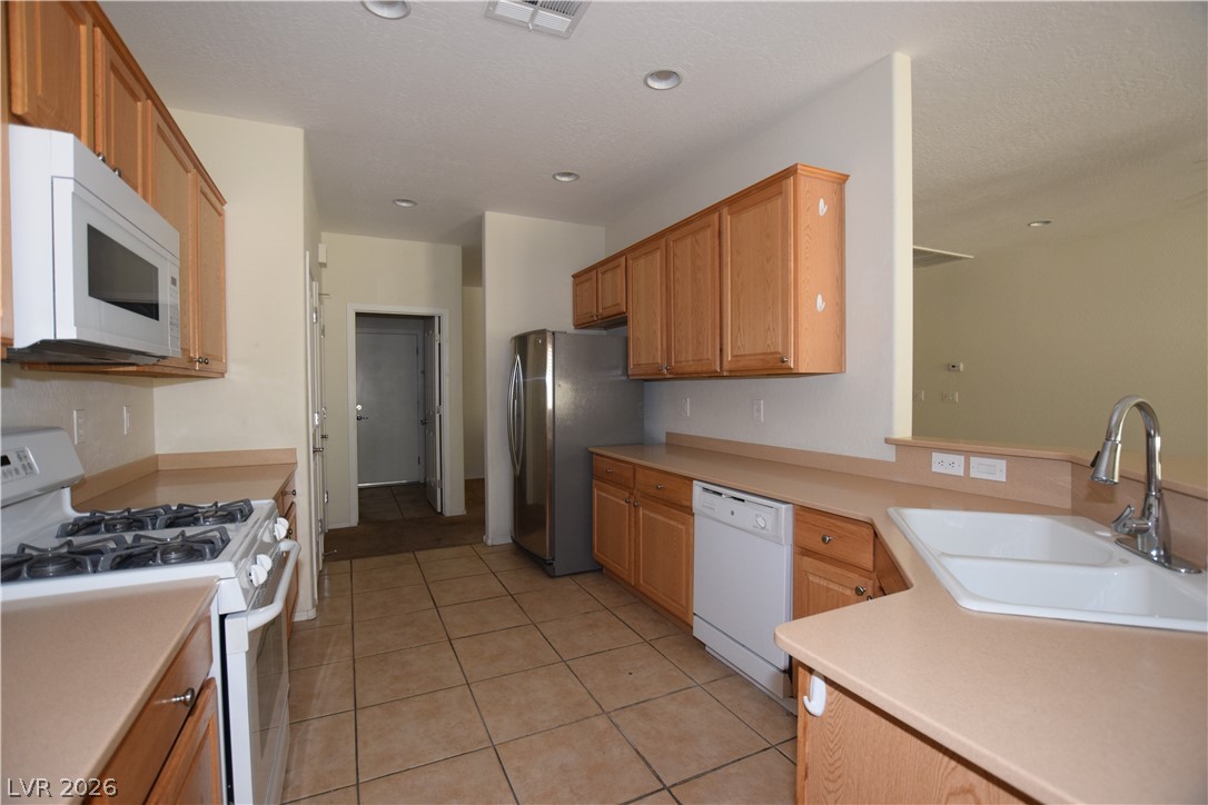 2452 Cosmic Ray Place Henderson, NV 89044 - Photo 18 of 51