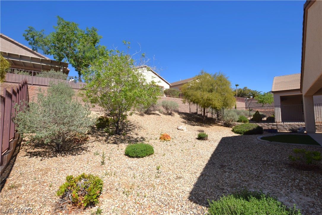 2452 Cosmic Ray Place Henderson, NV 89044 - Photo 38 of 51 easy landscape in back