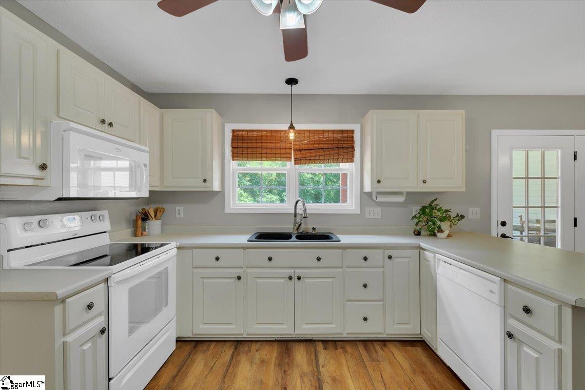 702 Rice Road Easley, SC 29640 - Photo 12 of 36
