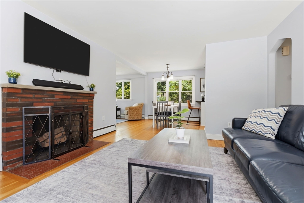 542 Trapelo Road Waltham, MA 02452 - Photo 6 of 42