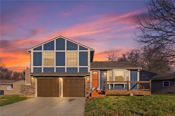 $295,000 | 610 East Bristol Lane, Olathe, KS 66061