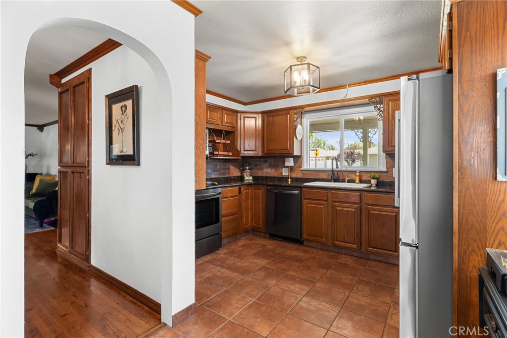5545 Tower Riverside, CA 92506 - Photo 14 of 70