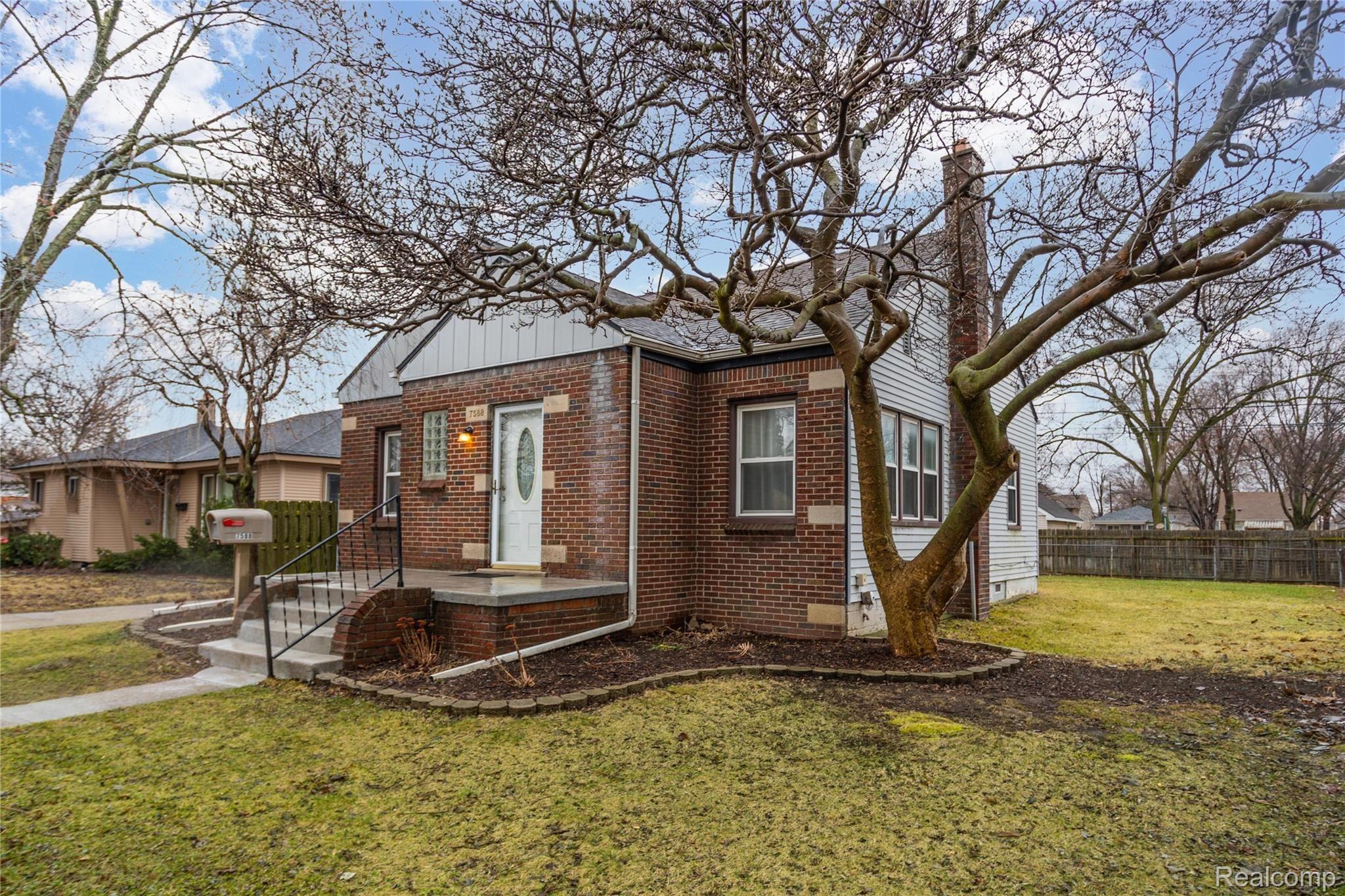 7588 Pelham Road Taylor, MI 48180 - Photo 3 of 27 3.jpg