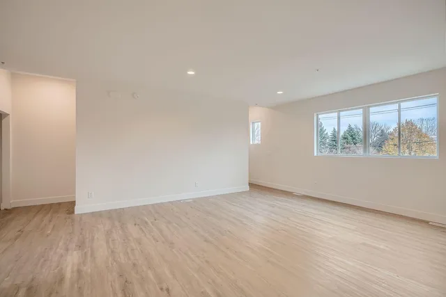 $364,000 | 1995 11th Avenue East, Unit 2, Maplewood, MN 55109