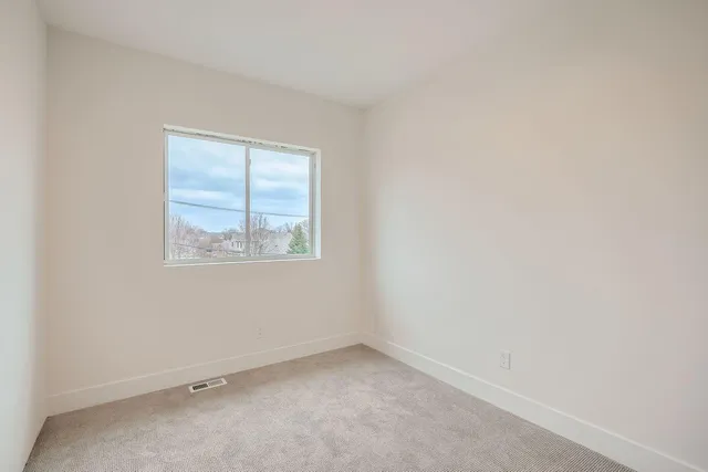 $364,000 | 1995 11th Avenue East, Unit 2, Maplewood, MN 55109