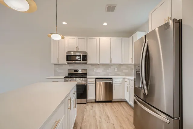 $364,000 | 1995 11th Avenue East, Unit 2, Maplewood, MN 55109