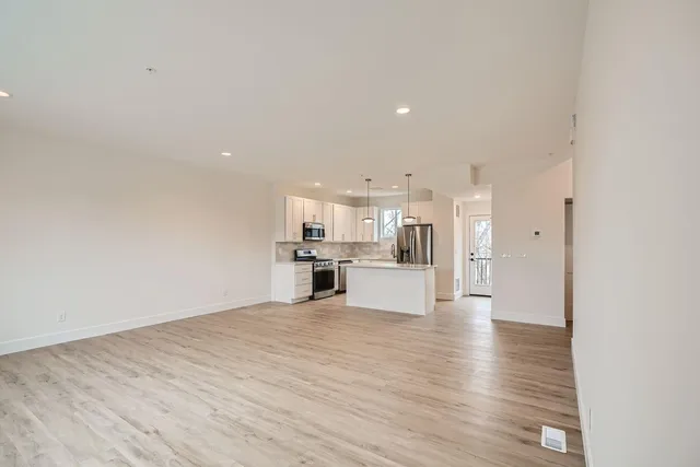 $364,000 | 1995 11th Avenue East, Unit 2, Maplewood, MN 55109