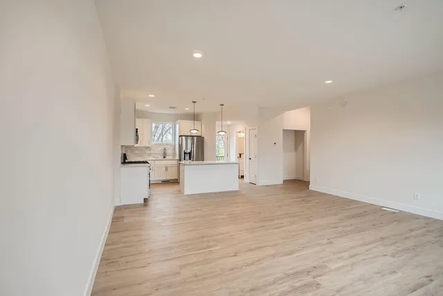 $364,000 | 1995 11th Avenue East, Unit 2, Maplewood, MN 55109