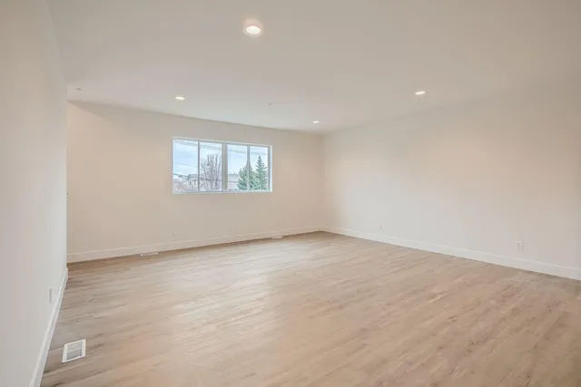 $364,000 | 1995 11th Avenue East, Unit 2, Maplewood, MN 55109