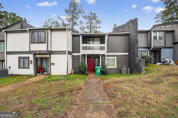 a view of a house with a yard and garage