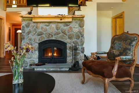 $895,000 | 76 Woodlands Trail, Clinton Corners, NY 12514