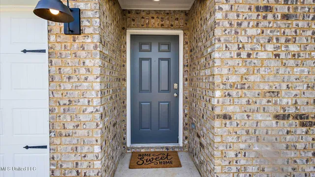 $229,900 | 5017 Fox Glen Drive, Jackson, MS 39212