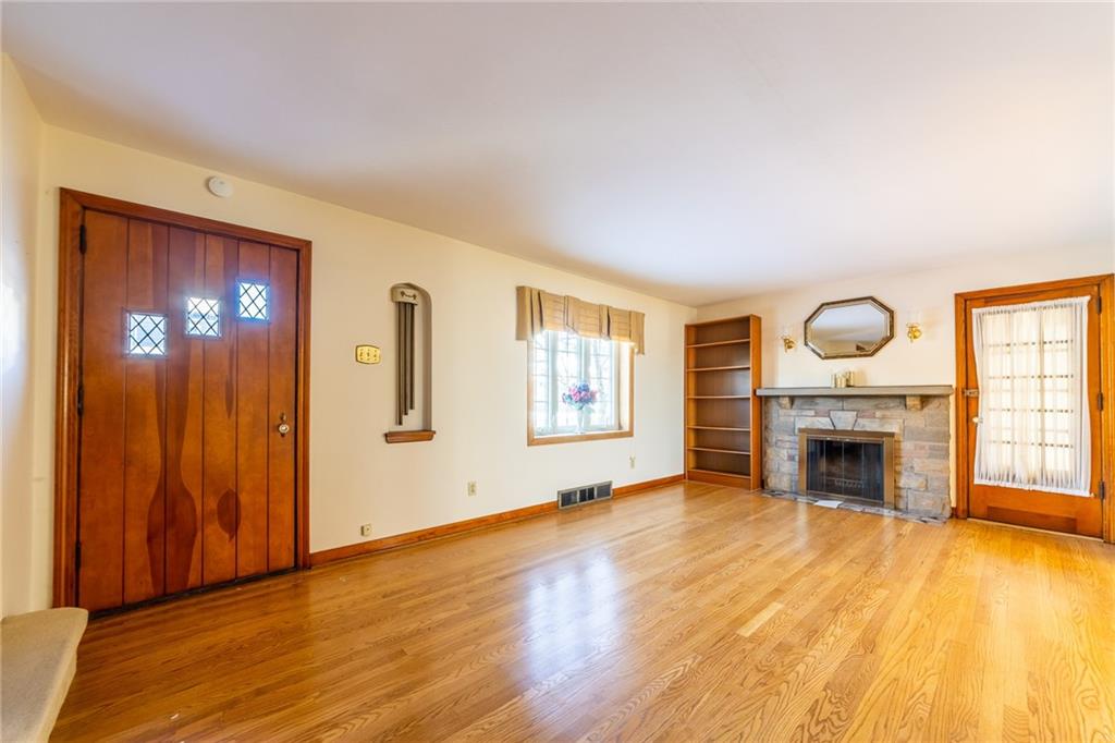 3142 Willett Road Pittsburgh, PA 15227 - Photo 3 of 25 Gallery Image 3