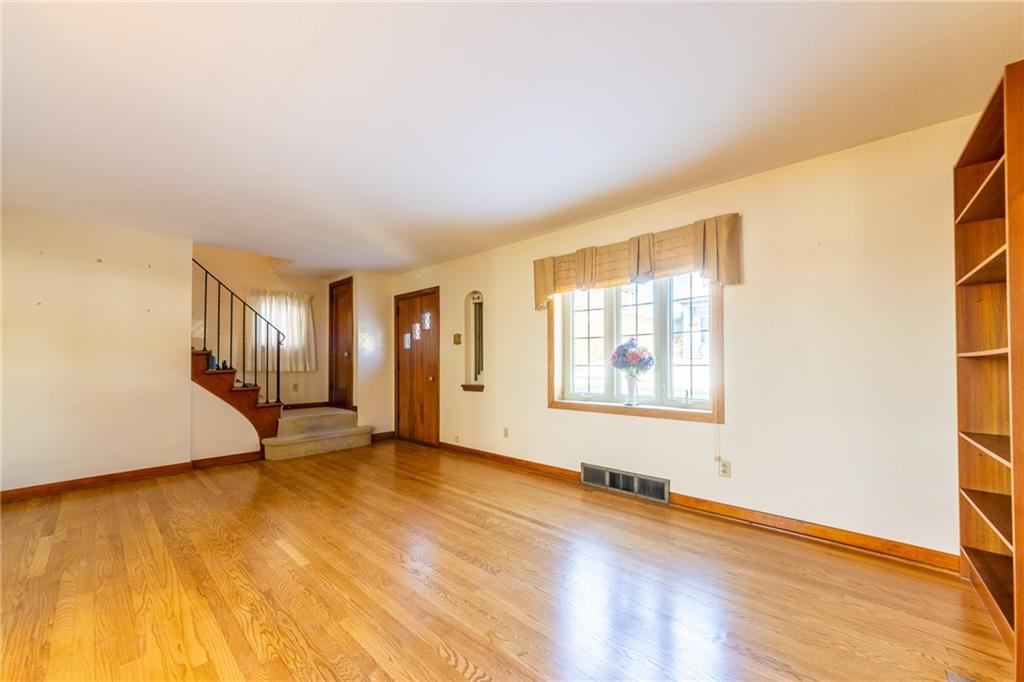 3142 Willett Road Pittsburgh, PA 15227 - Photo 4 of 25 Gallery Image 4