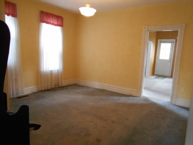 521 Roup Street Tarentum, PA 15084 - Photo 5 of 14 Gallery Image 5