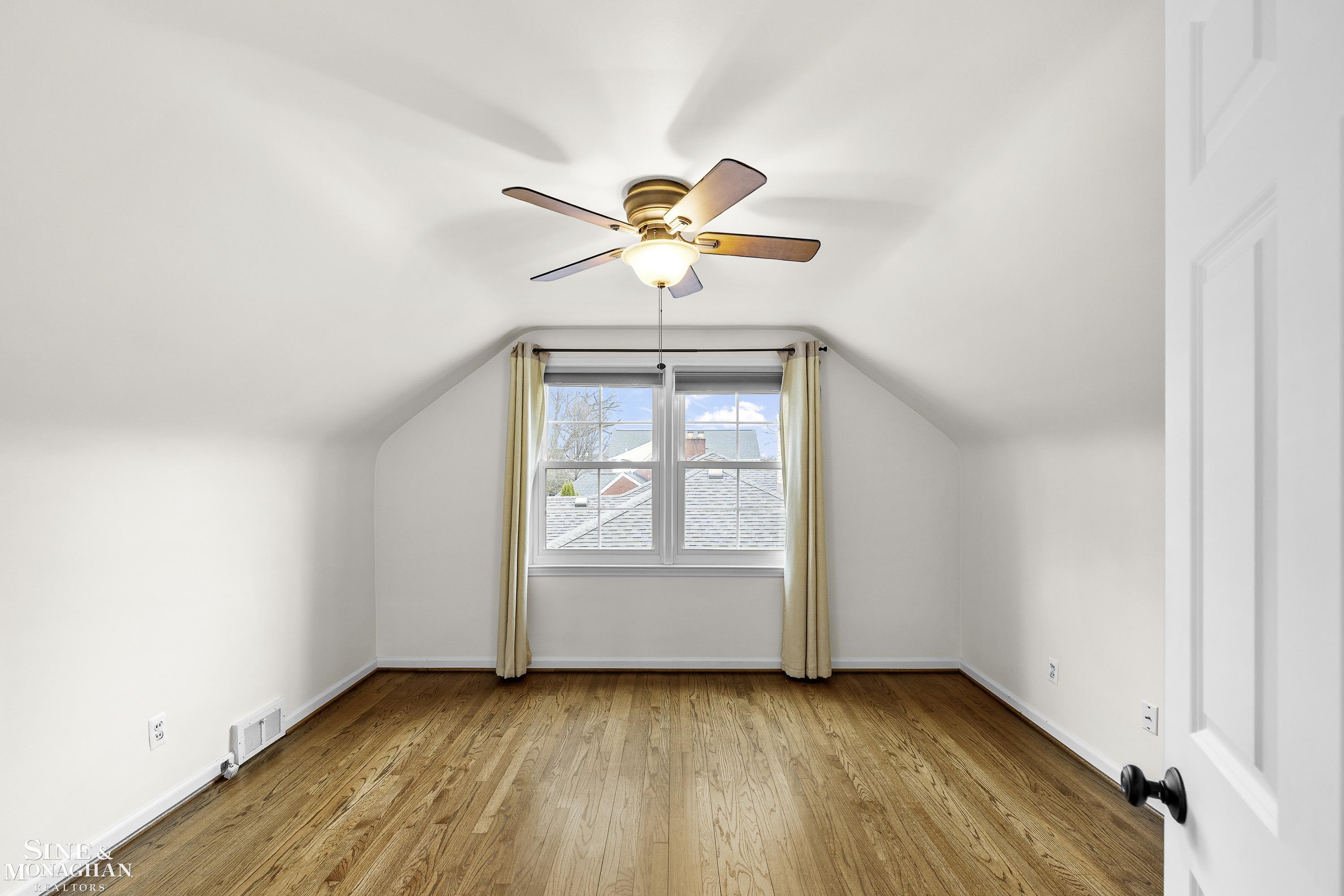 325 Stephens Road Grosse Pointe Farms, MI 48236 - Photo 19 of 41
