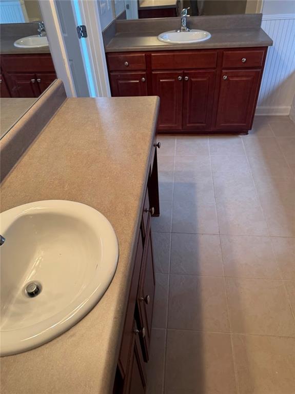7025 Fletcher Drive Winston, GA 30187 - Photo 29 of 63 a bathroom with a tub sink and mirror