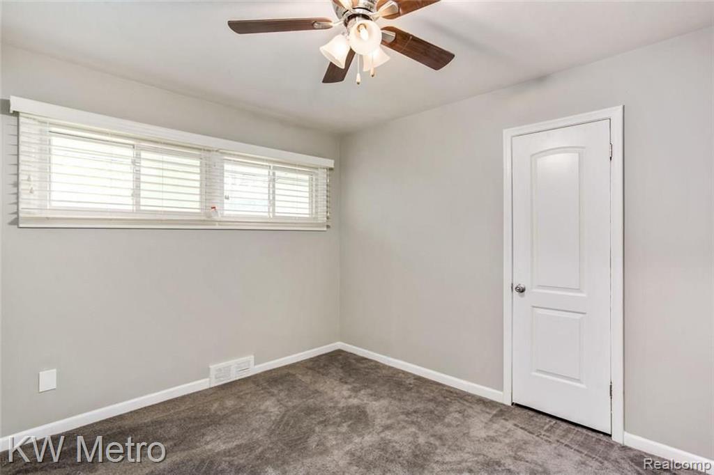 29532 Fall River Road Southfield, MI 48076 - Photo 7 of 17