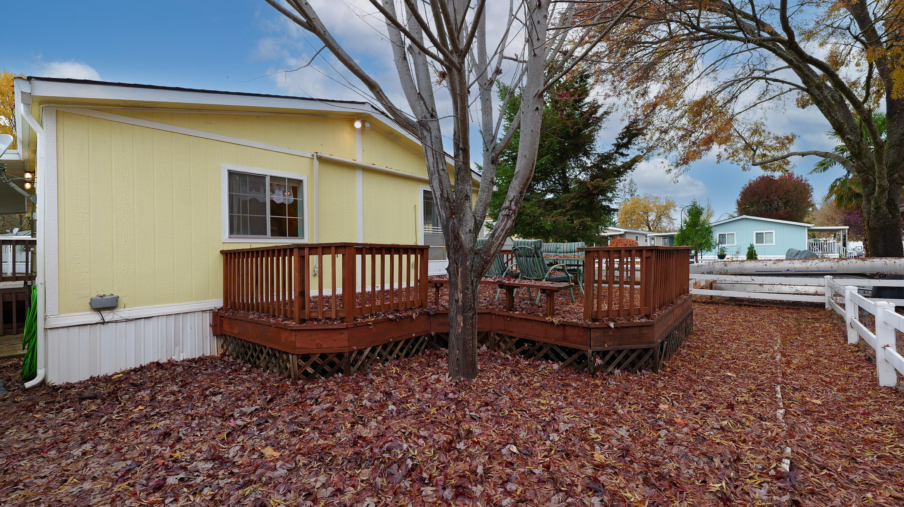 21 Brophy Way, Unit 11 Shady Cove, OR 97539 - Photo 8 of 41 Fenced Backyard/Deck