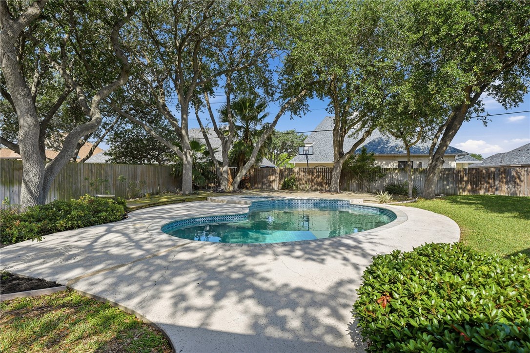 616 Colonial Drive Portland, TX 78374 - Photo 31 of 35 a view of a fountain in front of a house