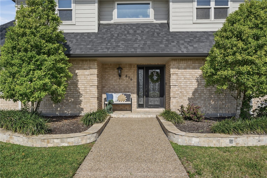 616 Colonial Drive Portland, TX 78374 - Photo 4 of 35 a front view of a house with garden