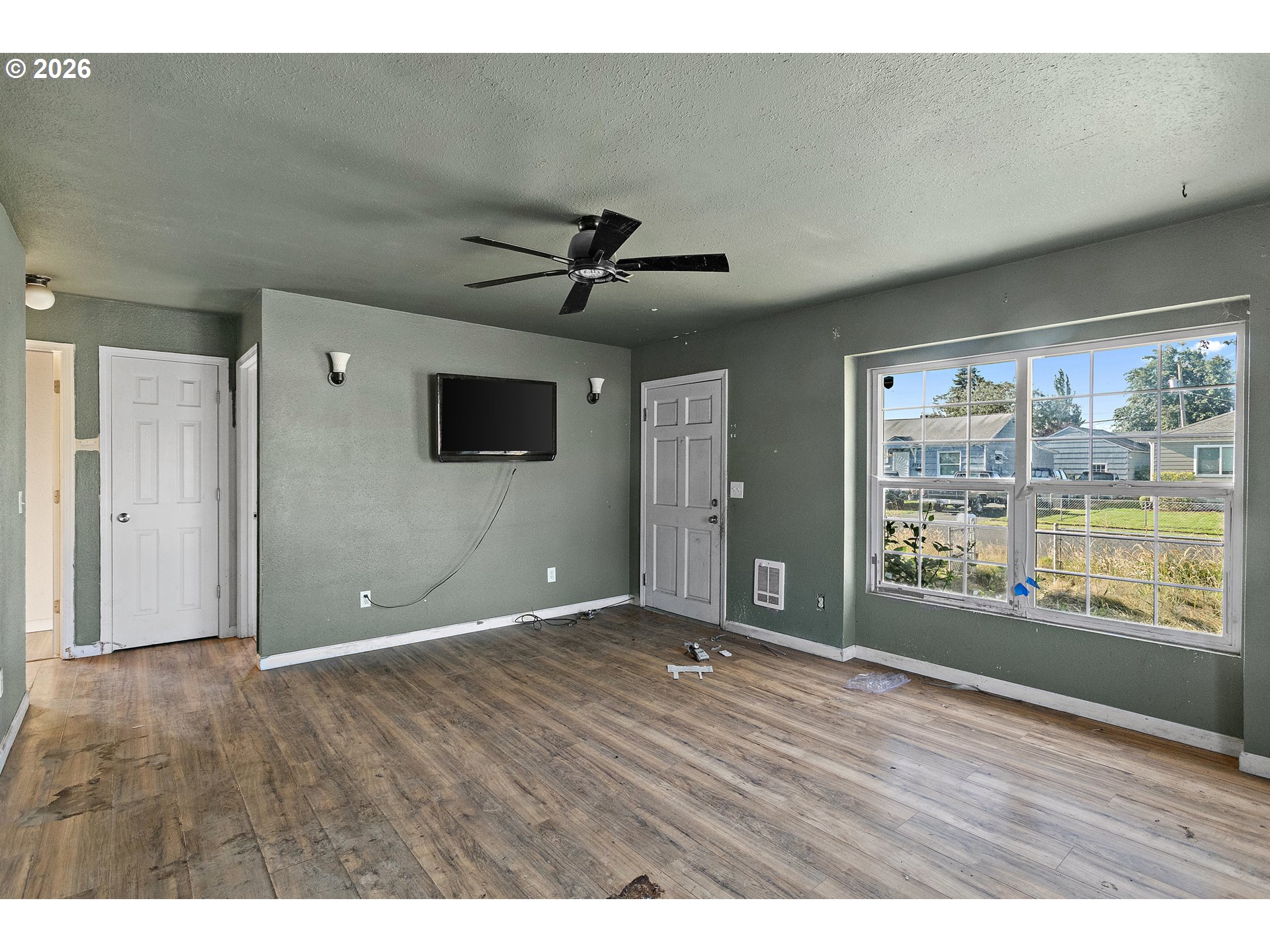 3176 Florida Street Longview, WA 98632 - Photo 4 of 25 Living Room
