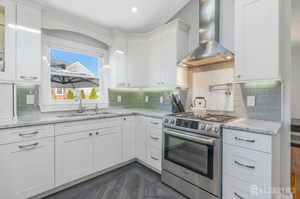 $650,000 | 230 Melrose Avenue, Middlesex, NJ 08846