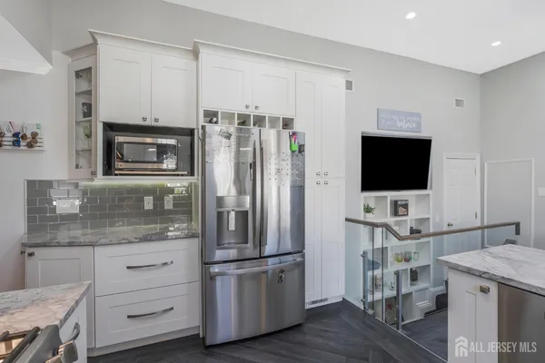 $650,000 | 230 Melrose Avenue, Middlesex, NJ 08846