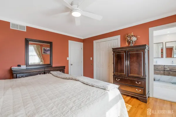 $650,000 | 230 Melrose Avenue, Middlesex, NJ 08846