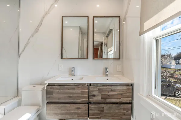 $650,000 | 230 Melrose Avenue, Middlesex, NJ 08846