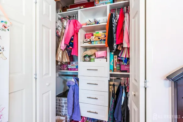 $650,000 | 230 Melrose Avenue, Middlesex, NJ 08846