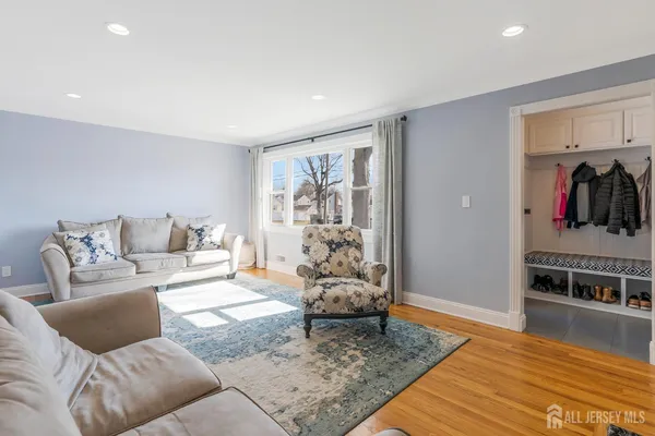 $650,000 | 230 Melrose Avenue, Middlesex, NJ 08846