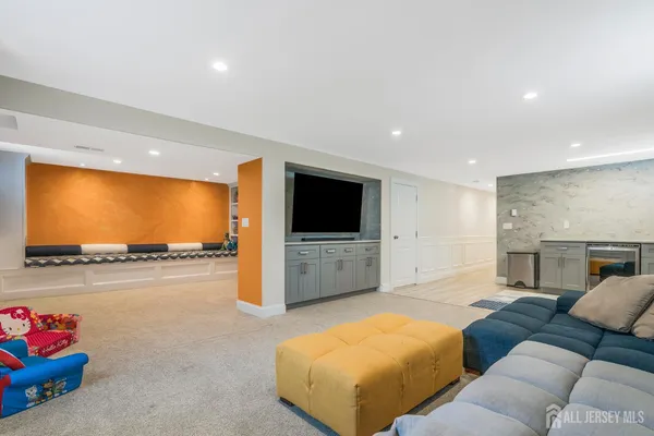 $650,000 | 230 Melrose Avenue, Middlesex, NJ 08846