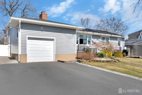 $650,000 | 230 Melrose Avenue, Middlesex, NJ 08846