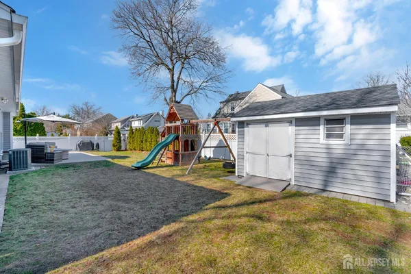 $650,000 | 230 Melrose Avenue, Middlesex, NJ 08846