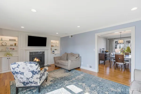 $650,000 | 230 Melrose Avenue, Middlesex, NJ 08846