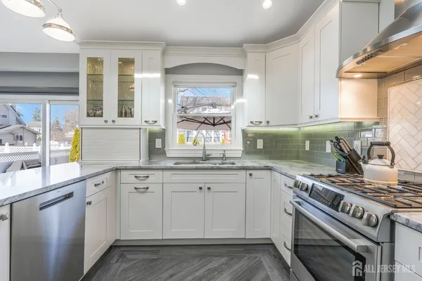 $650,000 | 230 Melrose Avenue, Middlesex, NJ 08846