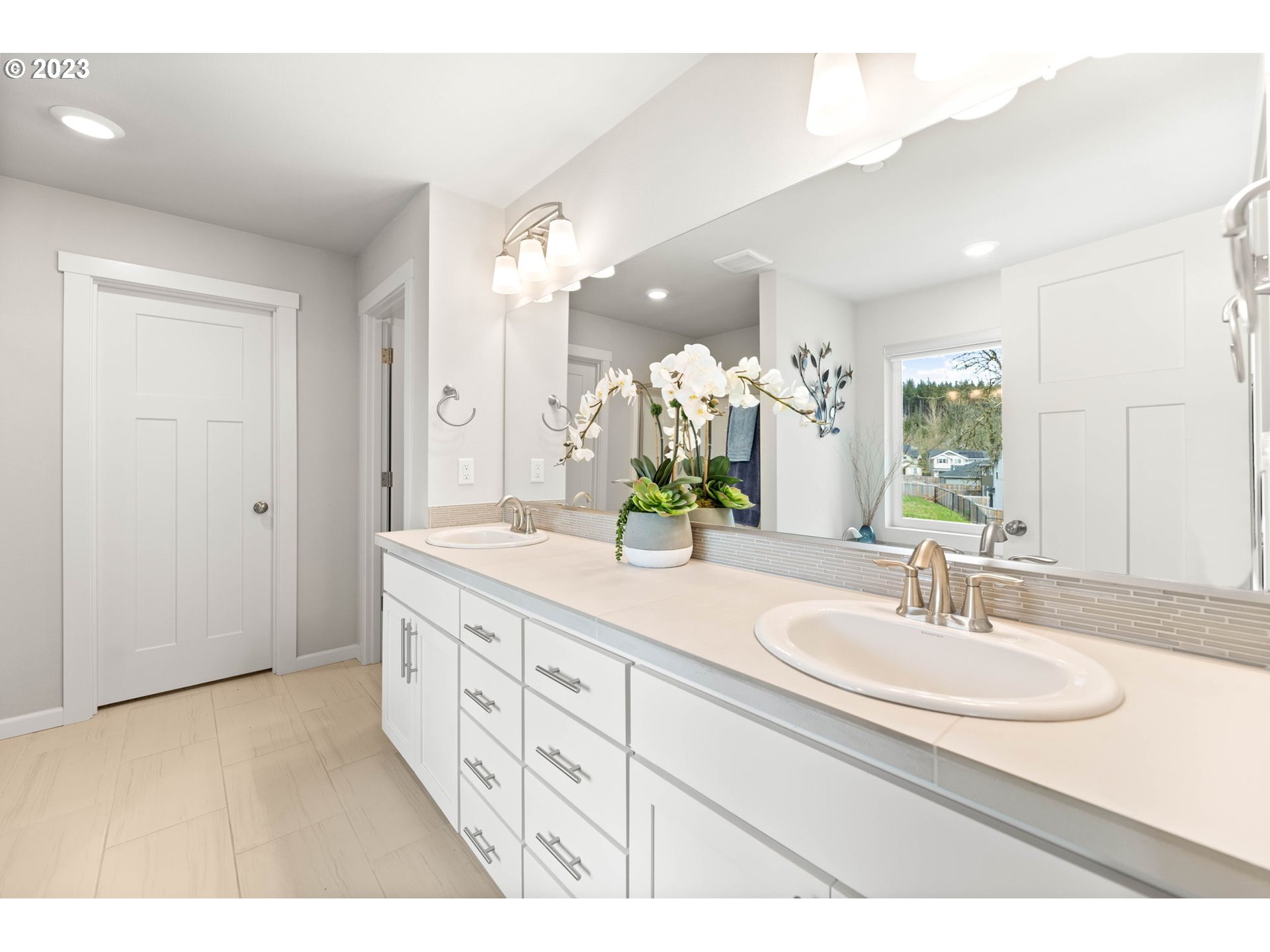 6233 North 88th Avenue Camas, WA 98607 - Photo 21 of 37 Bathroom