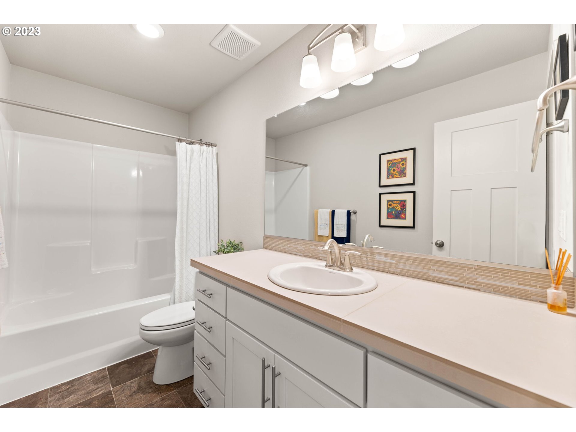6233 North 88th Avenue Camas, WA 98607 - Photo 25 of 37 Bathroom