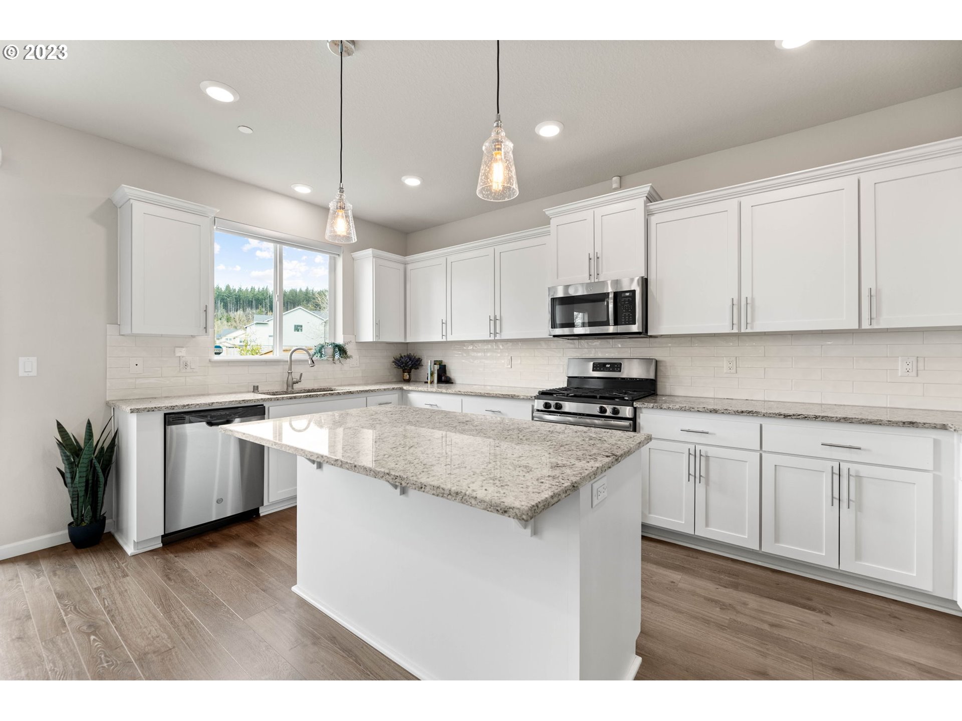 6233 North 88th Avenue Camas, WA 98607 - Photo 8 of 37 Kitchen