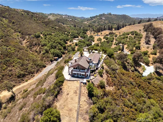 a picture of a bench in a window