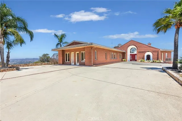 a view of backyard with green space
